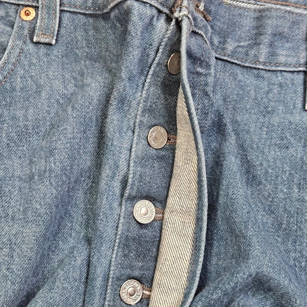 Levi's 501 Jeans Mens 44x32 Fit 42x29 Blue Straight Leg Button Fly Denim READ
